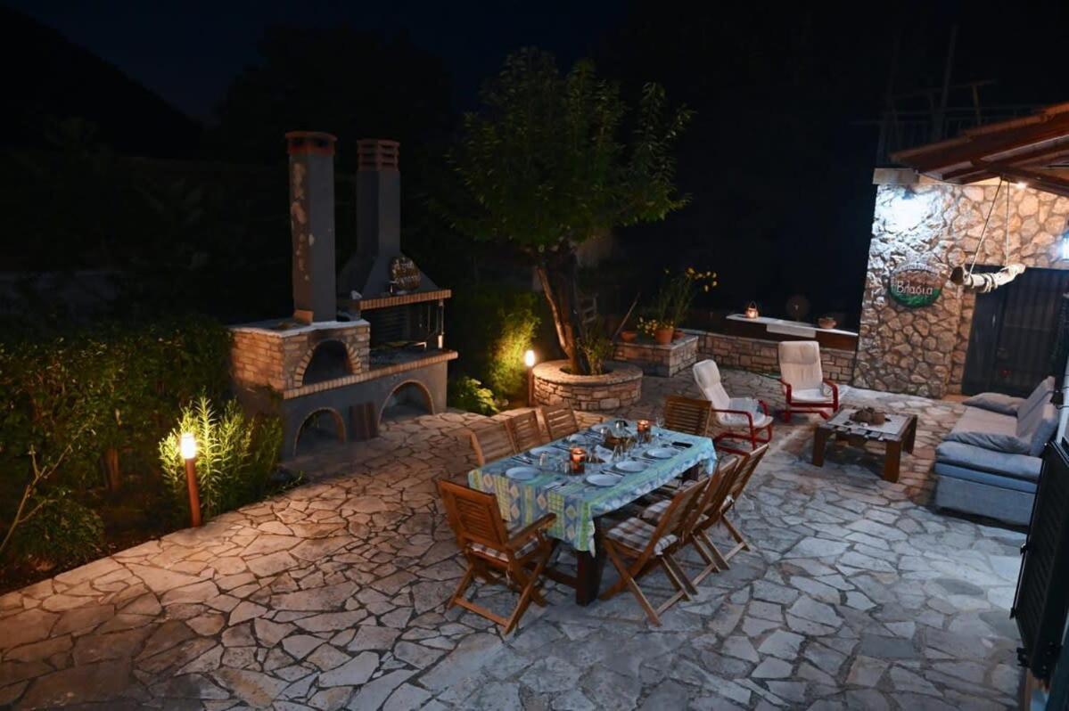 Kalavrita Winter Retreat - Homely Spacious Chalet Áno Vlasía Εξωτερικό φωτογραφία